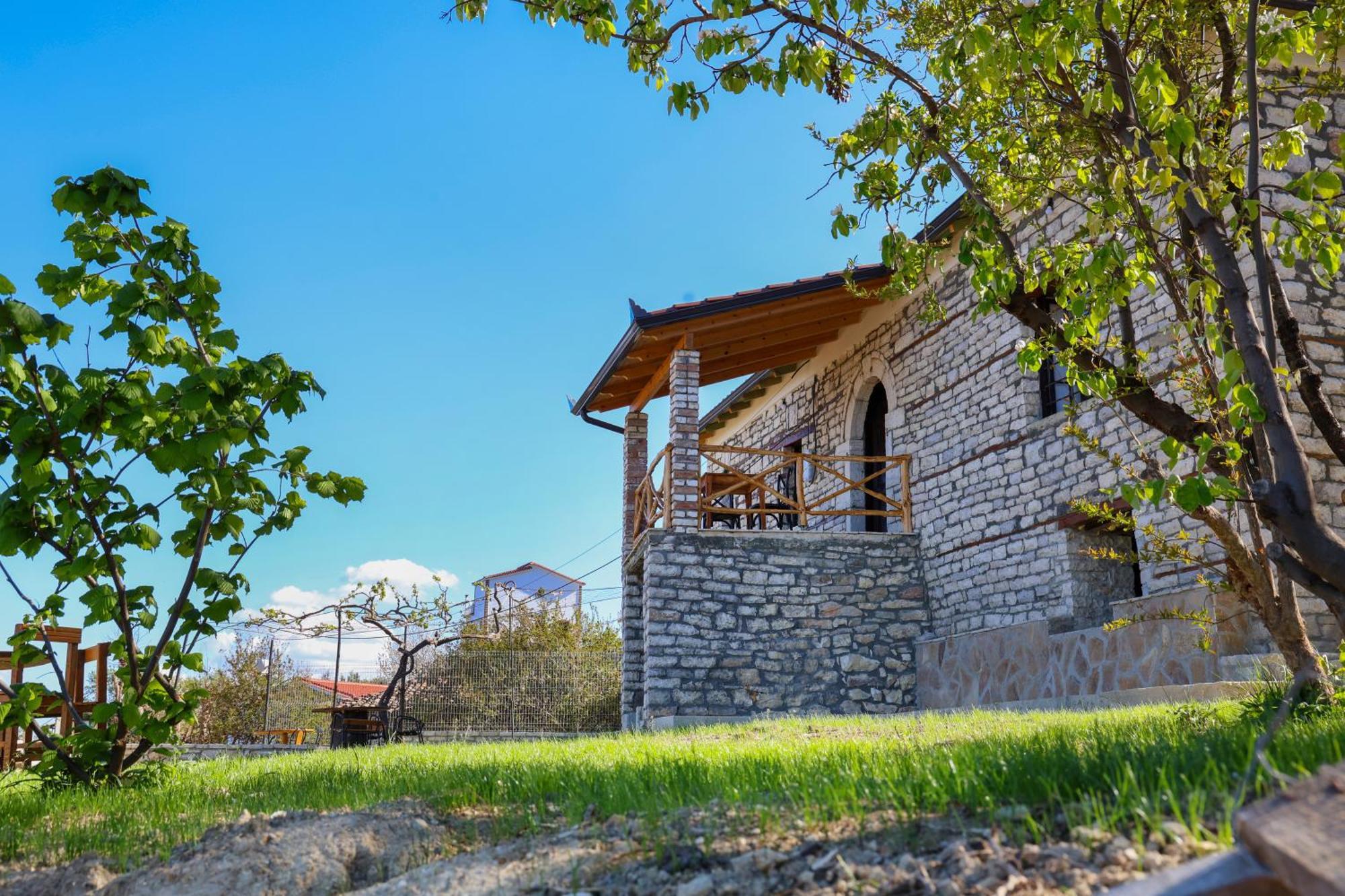 Villa Shpiragu Village Experience Berat Kültér fotó