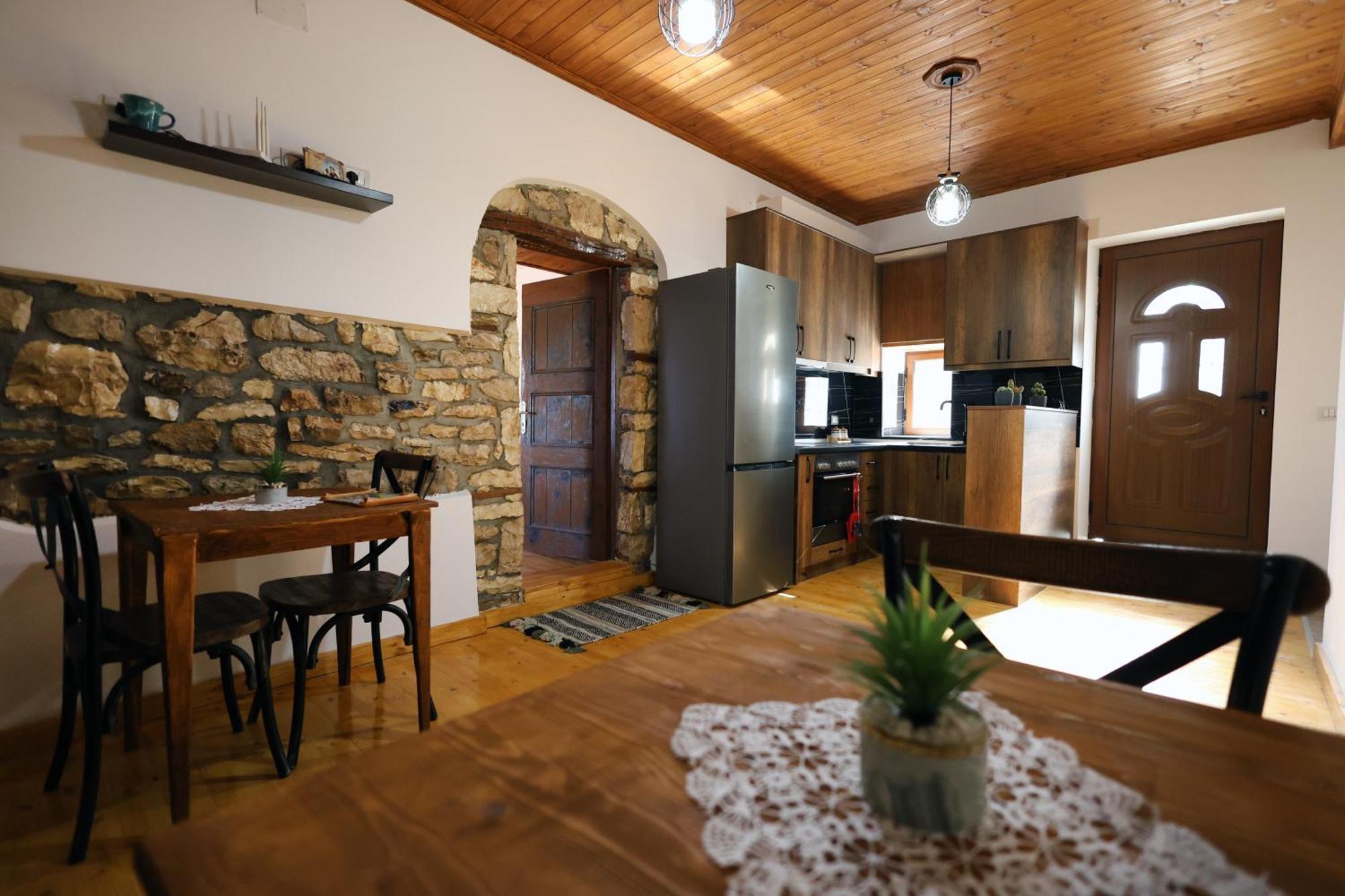 Villa Shpiragu Village Experience Berat Kültér fotó