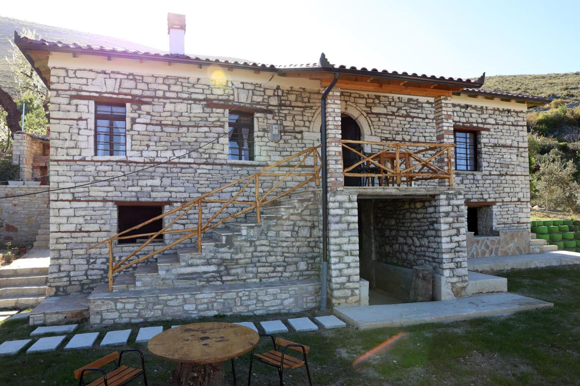 Villa Shpiragu Village Experience Berat Kültér fotó